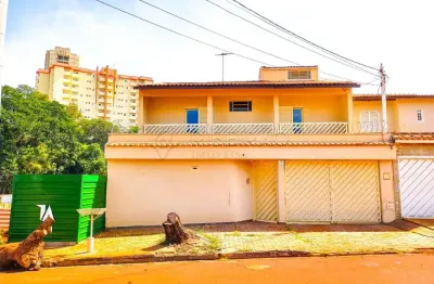 Sobrado no bairro nova ribeirânia, 04 dormitórios com armários planejados sendo 03 suítes, piscina, churrasqueira e 02 vagas de garagem.