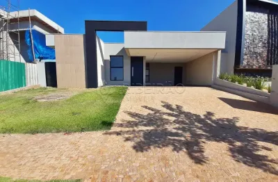 Casa térrea em condomínio no bairro quinta dos ventos , 03 suítes  com armários planejados, piscina e churrasqueira.