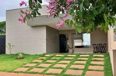 Casa térrea em condomínio  fechado , 03 dormitórios sendo 01suíte, armários planejados, piscina e churrasqueira.