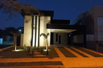 Casa térrea no condomínio portal da mata com 3 suítes sendo uma master com hidromassagem e 4 garagens.