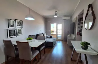 Lindo apartamento com 02 dormitórios sendo 01 suíte rico em armários com 93mts²