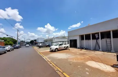 Imóvel comercial locação e venda 9 salas e vagas recuadas esquina da independência