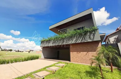Casa sobrado com piscina à venda em condomínio 3 suítes 4 vagas