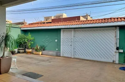 Casa térrea, mista , 03 dormitórios com armários planejados sendo 01 suite, churrasqueira, bairro jardim irajá.