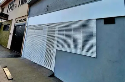 Imóvel comercial no bairro centro com 03 salas, recepção, cozinha.