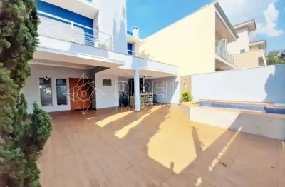 Sobrado em condomínio com 03 dormitórios e piscina bairro nova aliança