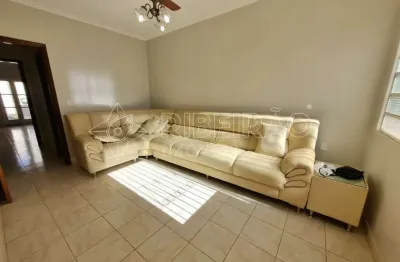 Casa térrea com 2 dormitórios e piscina á venda no bairro jardim interlagos