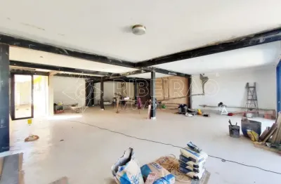 Casa térrea com três dormitórios no Alto da Boa Vista para locação