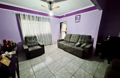 Casa Térrea com três dormitórios no Jardim Helena para locação