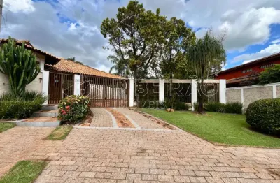 Casa em condomínio com 04 dormitórios e piscina em Bonfim Paulista para venda e Locação