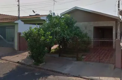 Casa térrea  com 03 dormitórios sendo 01 suíte no jardim paulistano