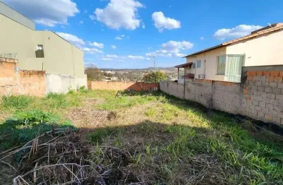 Terreno à venda na Rua Francisco Campolina Padrão, 435, Iporanga, Sete Lagoas por R$ 235.000