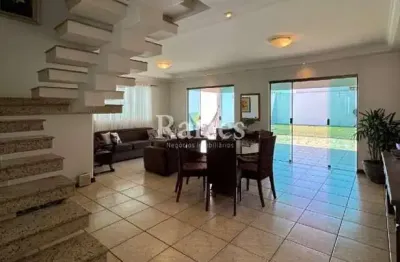 Excelente sobrado com 3/4 sendo 1 suíte e escritório no Karaíba