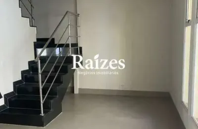 Casa em condomínio fechado com 3 quartos sendo 1 suíte e closet no Martins
