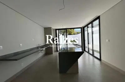 Excelente casa com 3 suítes em condomínio fechado na Zona Sul