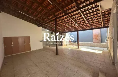 Casa com 4 quartos à venda na Nossa Senhora Aparecida, Uberlândia 