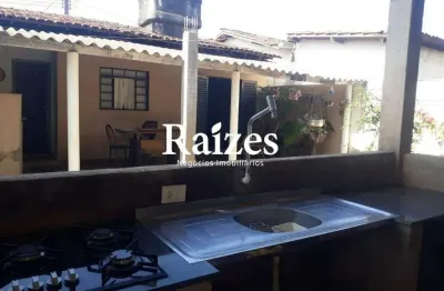 Casa à venda em Uberlândia (Custódio Pereira) – 3 quartos, 1 suíte, varanda gourmet