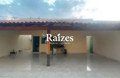 Casa à venda no Jardim Holanda, Uberlândia - 3 Quartos (1 suíte) com 199 m²