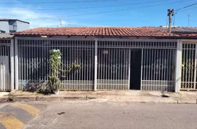Casa 3 dormitórios para Venda em Brasília, Santa Maria, 3 dormitórios, 1 suíte, 2 banheiros, 3 vagas