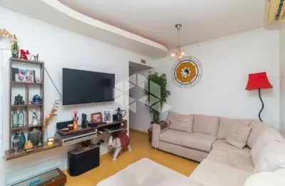 Apartamento 2 dormitórios com sacada e garagem para venda no bairro Cidade Baixa em Porto Alegre/RS.