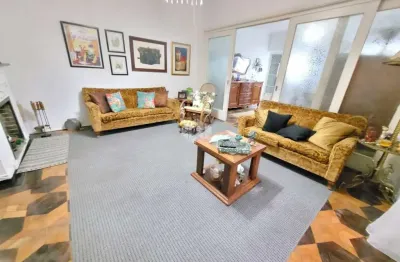 Apartamento  3 dormitórios com sacada para venda no bairro Cidade Baixa em Porto Alegre/RS.