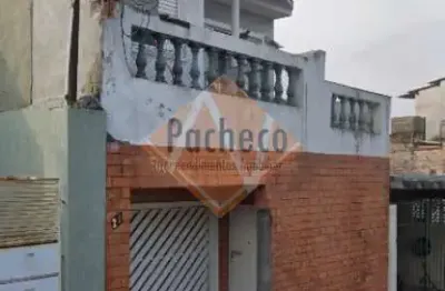 Sobrado Frontal na Vila Araguaia, 5 dormitórios, 1 vaga, 140m², R$ 400.000,00
