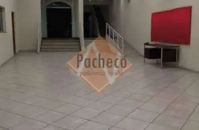 Galpão no Centro da Penha com 8 Salas, Cozinha, 670m², R$2.200.000,00