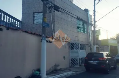 Sobrado na Vila Marieta, 2 dormitórios, 1 suíte, 1 vaga, m², R$320.000,00