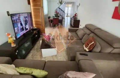 Sobrado na Vila Esperança, 3 dormitórios, 1 suíte, 3 vagas, 232m², R$890.000,00