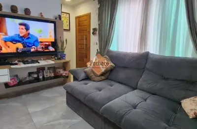 Sobrado na Penha de França, 2 suítes, 2 vagas, área gourmet, 97m², R$ 680.000,00.