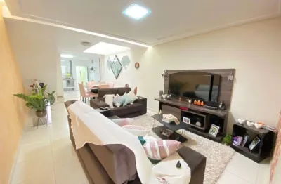 Imperdível Sobrado à Venda na Vila Santa Isabel: 3 Quartos, 1 Suíte, 2 Banheiros, 2 Vagas de Garagem, 134m²