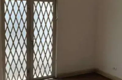 Casa assobrada a venda 110m² sendo 3 quartos, 2 banheiros e 1 vaga lapa