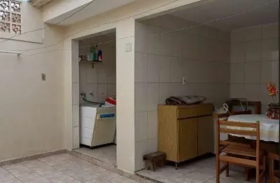 Sobrado à venda na Vila Marina, Santo André-SP: 2 quartos, 1 suíte, 3 banheiros, 2 vagas, 120m² de área. Imperdível!