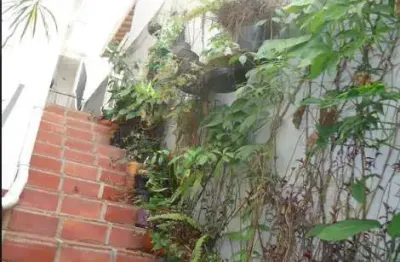 Sobrado à Venda com 4 Quartos, 2 Suítes e 2 Vagas ? Conforto e Qualidade em Bairro Tranquilo