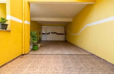 Sobrado á venda no Jardim Roberto com 150m² 3 dormitórios 1 suíte 2 banheiros 3 vagas