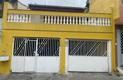 Casa assobradada à venda no jardim ipê com 180m² 3 dormitórios 1 suíte 5 banheiros 4 vagas.