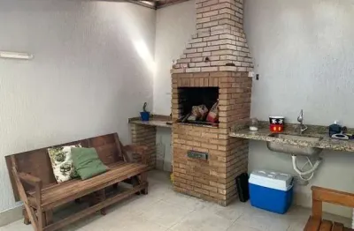 Confira essa incrível casa à venda em São Paulo-SP, na Vila Pirituba: 2 quartos, 2 suítes, 3 banheiros, 2 vagas de garagem e 126m²!