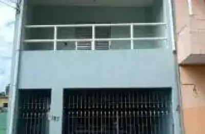 Sobrado a venda próximo de tudo, escolas,posto,padaria,farmácia etc.,local excelente contém 2 quarto