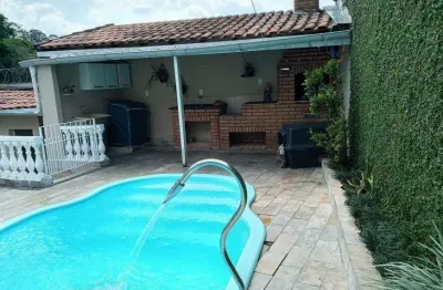 Casa com 4 dormitórios - sendo 1 suíte - Localizado Próximo ao Metrô Campo Limpo