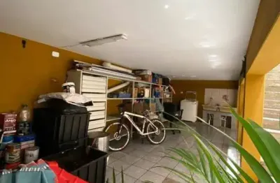 Casa a venda no bairro Santa Terezinha com 3 dormitórios, 1 suíte e 3 vagas.