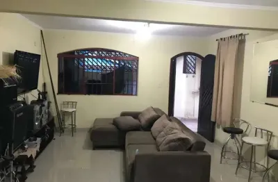 Sobrado de 3 dormitórios, com 3 banheiros, churrasqueira.