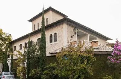 Casa assobradada com 5 dormitórios sendo 4 suítes e 5 vagas de garagem. no bairro chára meyer