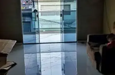 Casa com 4 dormitórios, 2 vagas, recém reformada, 175m² com varanda e portão eletrônico