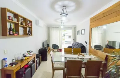 Sobrado à venda Vila Carbone com 160m² 4 dormitórios 4 banheiros 4 vagas