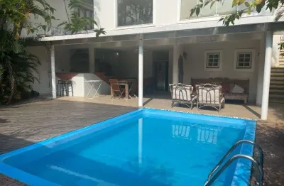 Casa em condomínio de luxo em alphaville, santana de parnaíba-sp: 5 quartos, 5 suítes, 7 banheiros, 6 vagas, 360m².