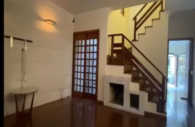 Casa à venda de 136m² com 3 quartos sendo 2 suítes, 2 vagas no jardim aeroporto