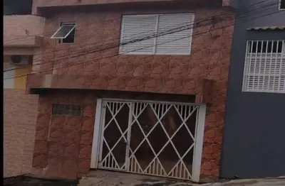 Casa a venda sendo 126m2 , 3 dormitorios , 2 banheiros e 2 vagas