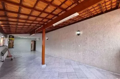 Sobrado de Alto Padrão na Vila Ema: 3 Quartos, 1 Suíte, 2 Banheiros, 2 Vagas de Garagem - 234,00 m² - São Paulo-SP