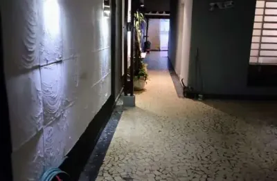 Imperdível: Casa à venda em São Paulo-SP, no bairro Socorro, com 4 quartos, 2 suítes, 3 banheiros, 4 vagas de garagem!