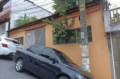 Casa à venda em São Bernardo do Campo-SP, bairro Taboão: 2 quartos, 2 banheiros, 6 vagas, 253m² de área!